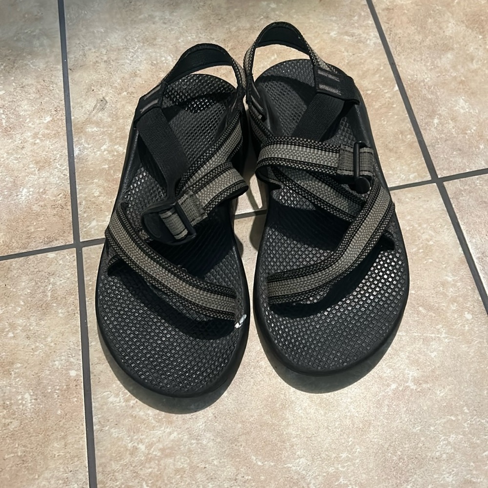Men size 10 Chaco’s.